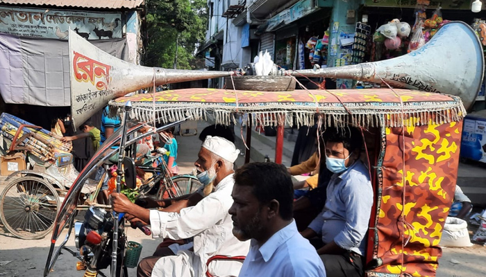 তাড়াইলে পটকা মাছ নিষিদ্ধ করে প্রশাসনের প্রচারণা