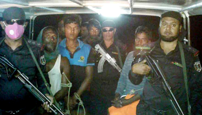 বাউফলে সাত জেলের এক বছরের কারাদণ্ড