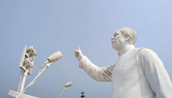 ‘বঙ্গবন্ধুর ভাস্কর্য নিয়ে ধৃষ্টতা দেখালে কঠিন পরিণতি’