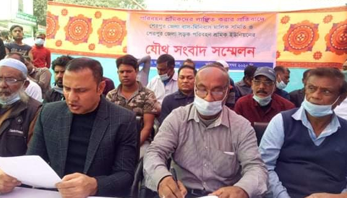 শেরপুরে ঢাকাগামী বাস চলাচল বন্ধ, দুর্ভোগে যাত্রীরা