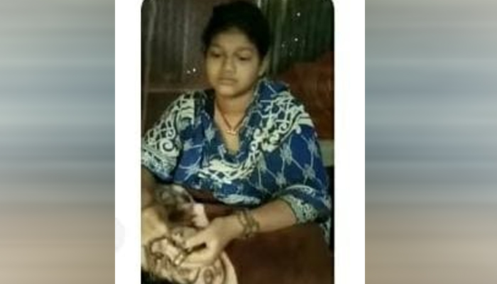 পালিয়ে বিয়ে করায় মেয়েকে শিকল দিয়ে বেঁধে রাখলেন পিতা