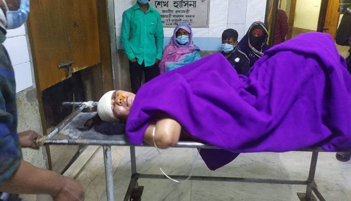 রাজধানীতে বাসায় ঢুকে নারীকে কুপিয়ে জখম