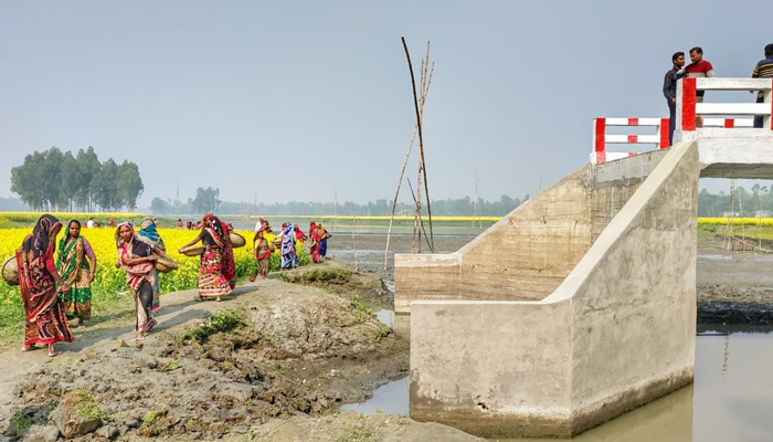 নেই রাস্তা তবুও ব্রিজ : তদন্ত শুরু
