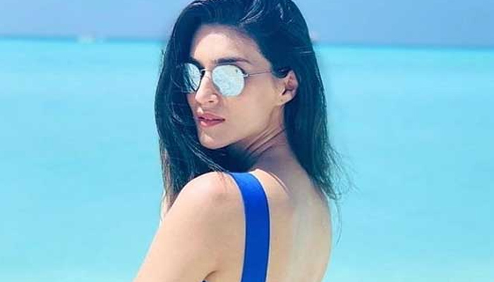 করোনা আক্রান্ত বলিউড অভিনেত্রী কৃতী স্যানন