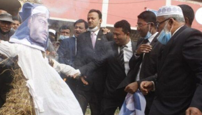 মামুনুল হকের কুশপুত্তলিকা দাহ