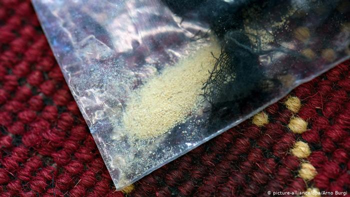 কানের দুলের ভেতর প্রায় ২৩ লাখ টাকার মাদক!