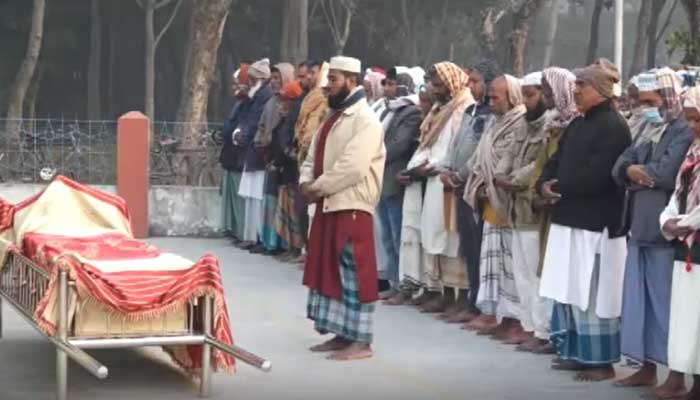 দাদা-দাদির কবরের পাশে শায়িত স্কুলছাত্রী আনুশকা নুর