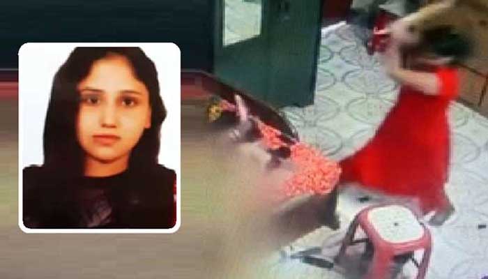 গৃহকর্ত্রীকে বিবস্ত্র করে নির্যাতনকারী গৃহকর্মী রেখা গ্রেপ্তার