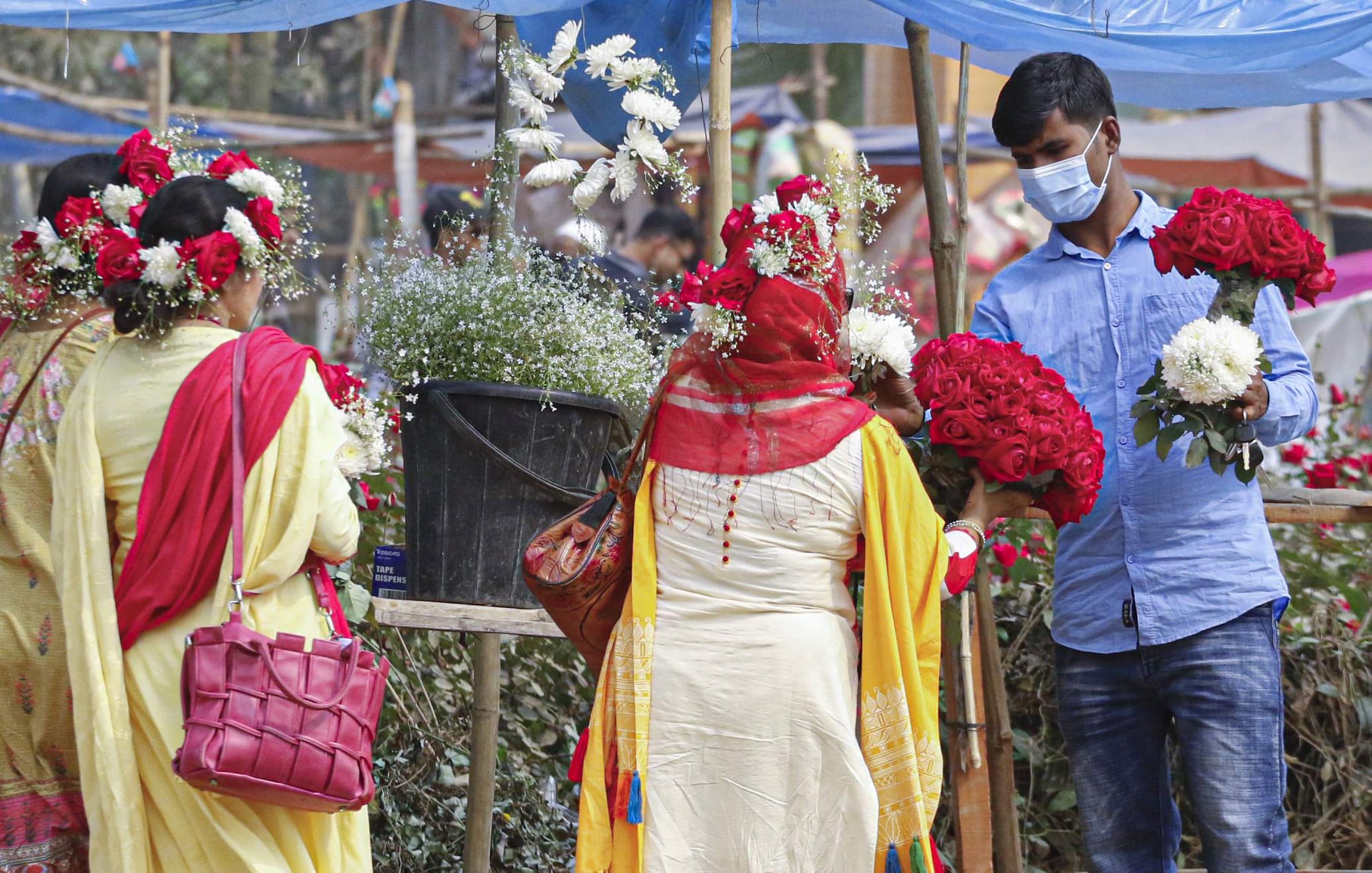 করোনা সরিয়ে দিয়ে জয় হোক ভালোবাসার
