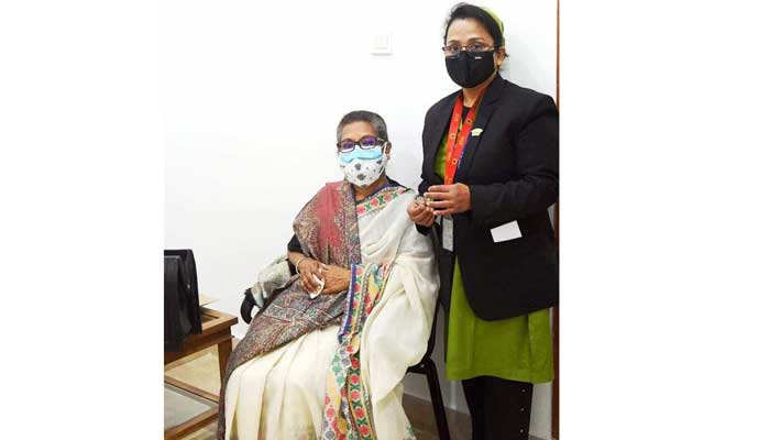 করোনার টিকা নিলেন শেখ রেহানা