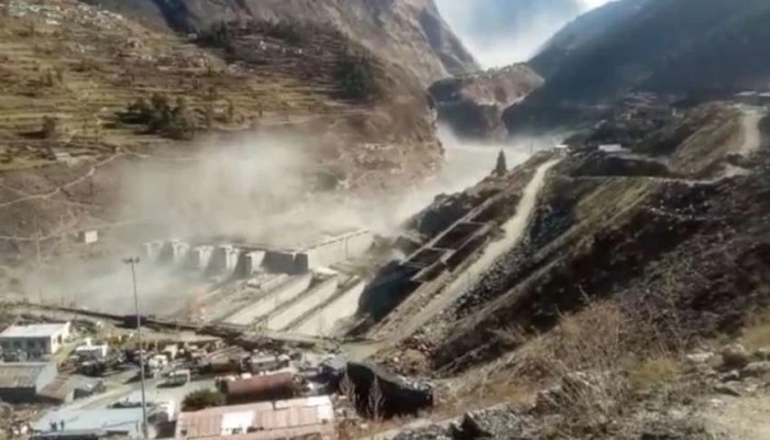 ভারতে হিমবাহ ধস: পলকেই ভেসে গেল শতাধিক শ্রমিক