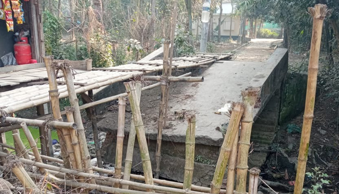 কালভার্ট মেরামতে নেই উদ্যোগ, ভোগান্তিতে এলাকাবাসী