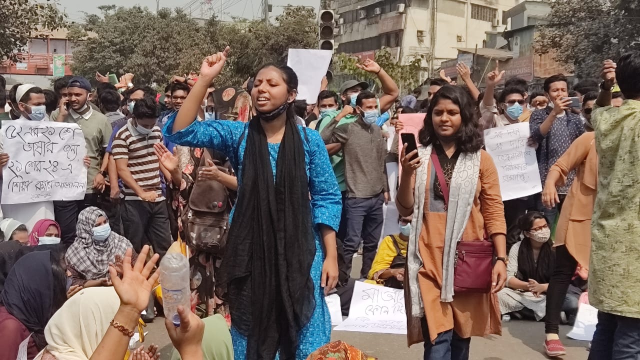 সাত কলেজের বিষয়ে জরুরি বৈঠকে শিক্ষামন্ত্রী