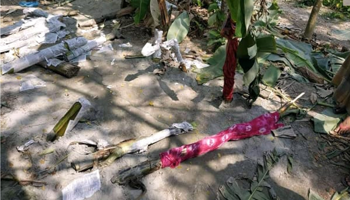 শিশুদের নির্মিত শহীদ মিনার টুকরো টুকরো করে দিলেন ইমাম