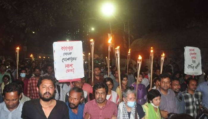 মুশতাকের মৃত্যু: মশাল মিছিলে পুলিশের লাঠিচার্জ, আহত ১৬