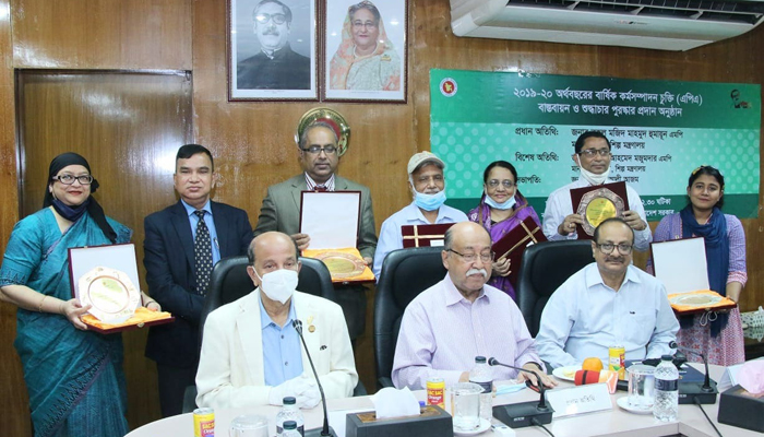 শিল্প মন্ত্রণালয়ের এপিএ বাস্তবায়ন ও শুদ্ধাচার পুরস্কার