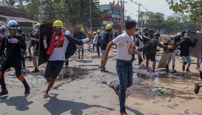 মিয়ানমারে বিক্ষোভে আবারও গুলি, নিহত ১২