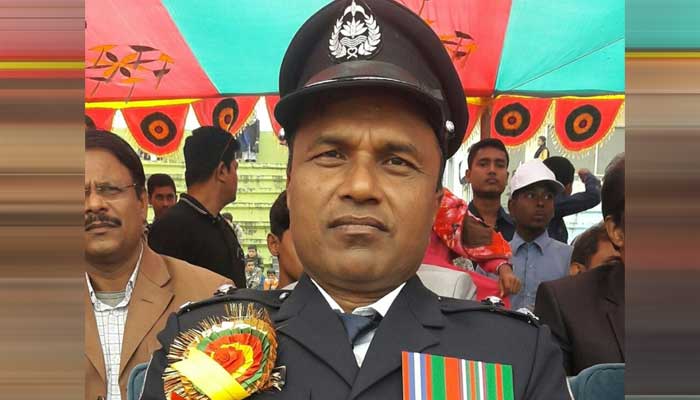 আসামিদের সঙ্গে ফটোসেশন: ওসির বিরুদ্ধে বিভাগীয় শাস্তির সুপারিশ