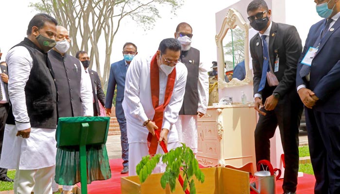 বীর শহীদদের প্রতি শ্রদ্ধা জানালেন রাজাপাকসে