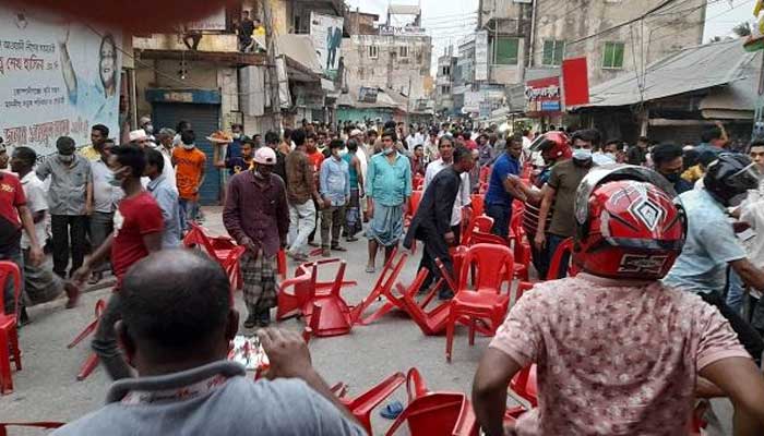 বসুরহাটে চলছে ১৪৪ ধারা, আটক ২৭
