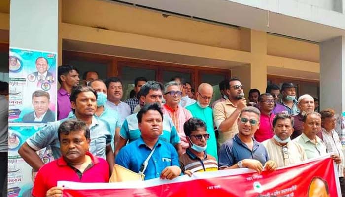 বাঞ্ছারামপুরে বিএনপি জামায়েতের সন্ত্রাসী কর্মকাণ্ডের প্রতিবাদে বিক্ষোভ