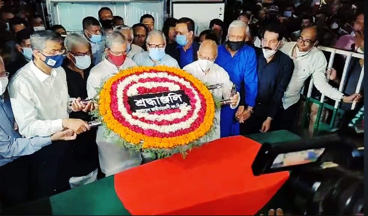 বিমানবন্দরে কান্নায় ভেঙে পড়লেন মির্জা ফখরুল