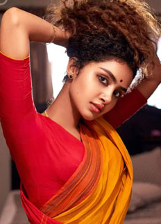 বুমরাহর গলায় মালা পরাবেন অভিনেত্রী অনুপমা!