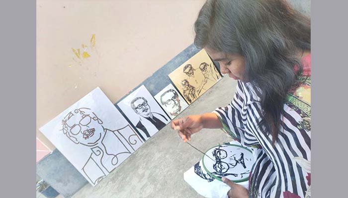 মুজিবভক্ত চারু তারিন, সুই-সুতাই এঁকেছেন বঙ্গবন্ধুর শতাধিক ছবি