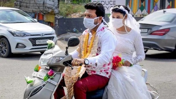 করোনার মধ্যে গার্লফ্রেন্ডের সঙ্গে দেখা করার আকুতি, কী বললো পুলিশ!