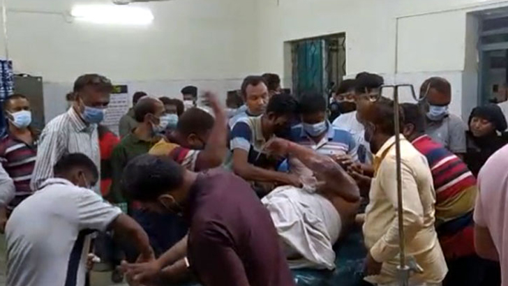 মুন্সীগঞ্জে পৌর মেয়রের বাসায় ‘রহস্যময়’ বিস্ফোরণ, দগ্ধ ১২ (ভিডিও)