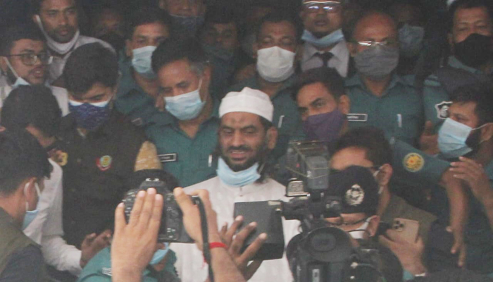 'মামুনুল হকের নির্দেশে মোবাইল-টাকা চুরি'