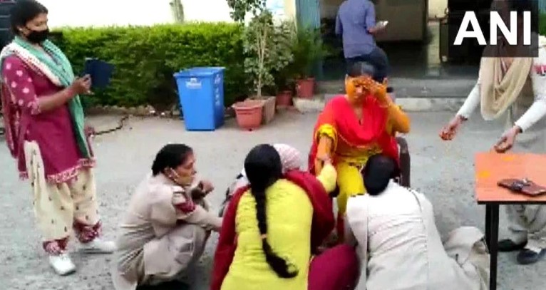 করোনায় বিয়ের ছুটি নেই, থানাতেই পুলিশের গায়ে হলুদ!