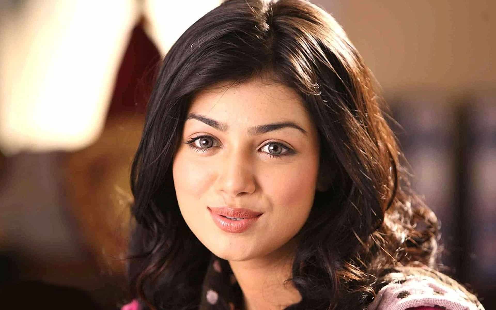 বলিউডের অন্যতম সেরা সুন্দরী আয়শা টাকিয়া