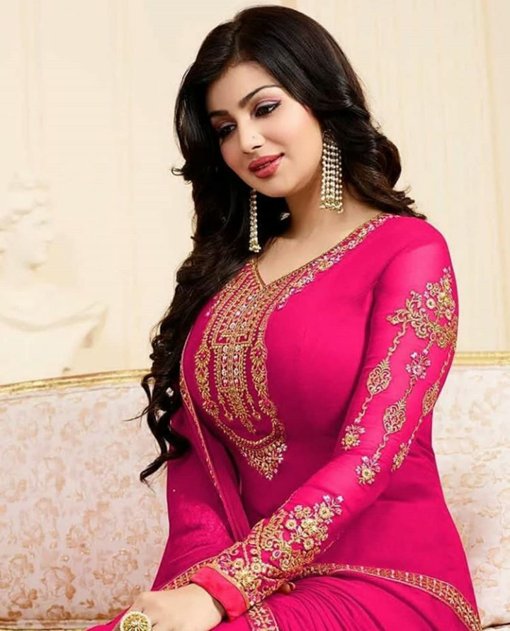 বলিউডের অন্যতম সেরা সুন্দরী আয়শা টাকিয়া