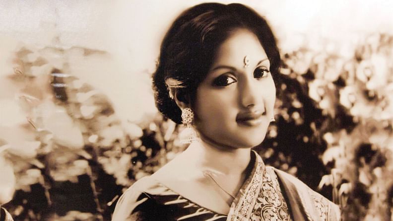 কবরী: যে হাসি চির অমলিন