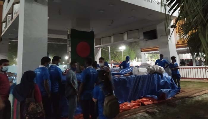 মৌসুমী ঝড়বৃষ্টিতে নাকাল বইমেলা