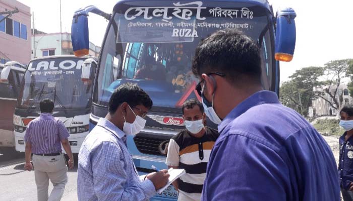অতিরিক্ত যাত্রী ও ভাড়া আদায়ে গণপরিবহনে ভ্রাম্যমান আদালত 