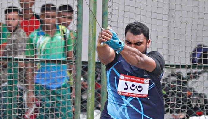 হ্যামার থ্রোতে স্বর্ণ পদক জিতেছেন নৌবাহিনীর মাহফুজ