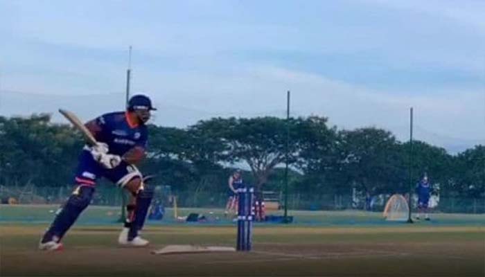 স্টাম্পের পেছনে দাঁড়িয়ে আশ্চর্য ব্যাটিং করলেন পোলার্ড!