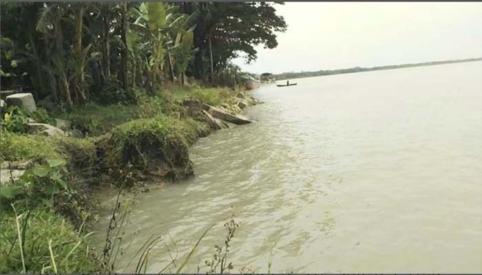 আকাশে মেঘ আর পানি ফুঁসলেই নির্ঘুম রাত কাটে উপকূলবাসীর