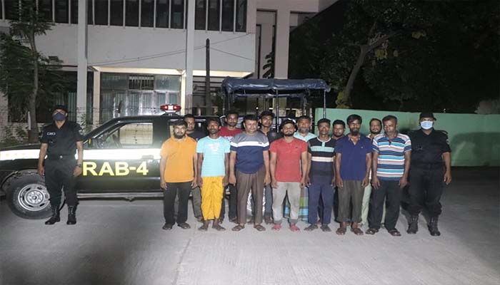 রাজধানীতে সিএনজি চোরচক্রের ১৩ সদস্য গ্রেপ্তার