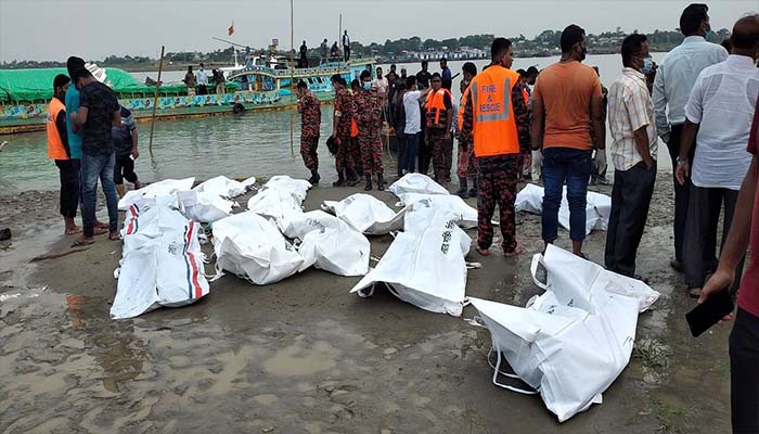 পদ্মায় নৌ দুর্ঘটনা: স্পিডবোটের মালিকসহ ৪ জনের বিরুদ্ধে মামলা