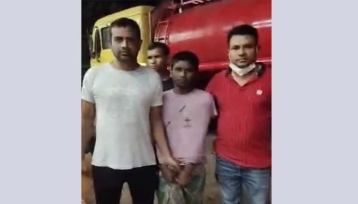 পুলিশ পাহারায় হাতকড়া নিয়ে পালানো আসামি গ্রেপ্তার