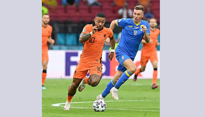 শেষ মুহূর্তের গোলে বাচঁলো নেদারল্যান্ডস