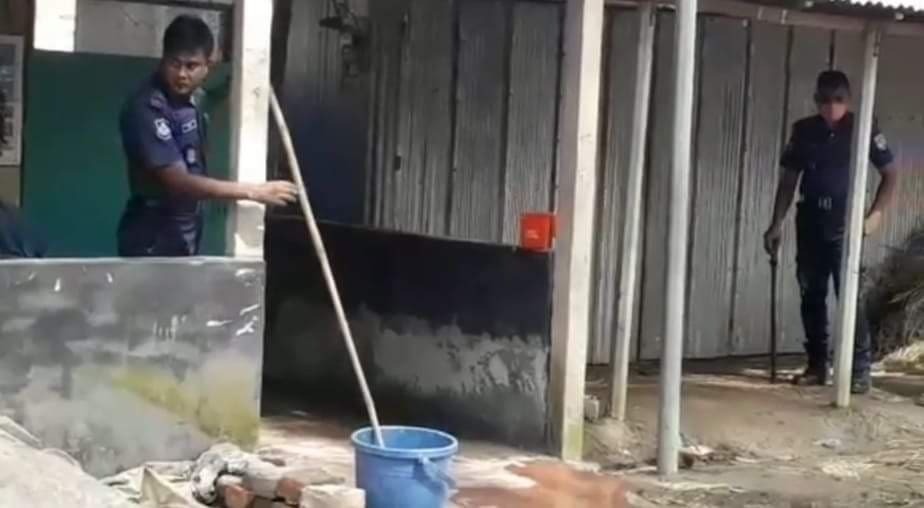 গাইবান্ধায় দুটি পেট্রোল বোমা, ৩টি ককটেল সদৃশ বস্তু উদ্ধার