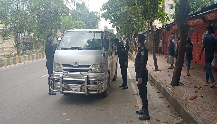 বিধিনিষেধ অমান্য করায় গ্রেপ্তার ১০৭৭, জরিমানা ২ লাখ