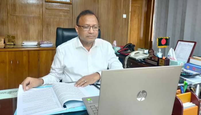 নদীতে সব ধরণের বর্জ্য ফেলা বন্ধ করতে হবে: এলজিআরডি মন্ত্রী