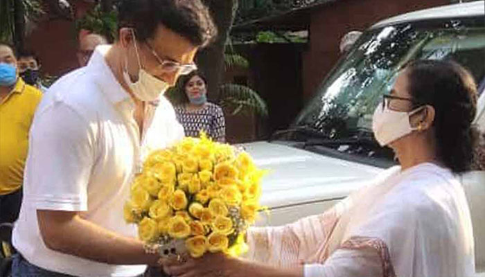 জন্মদিনে শুভেচ্ছা জানাতে সৌরভের বাড়িতে মুখ্যমন্ত্রী মমতা
