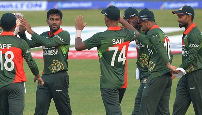 টেলরকে হারিয়ে চাপে জিম্বাবুয়ে