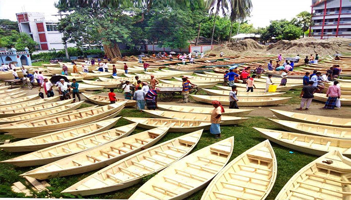 জমে উঠেছে দেশের বৃহত্তম “ঘিওর নৌকা হাট”